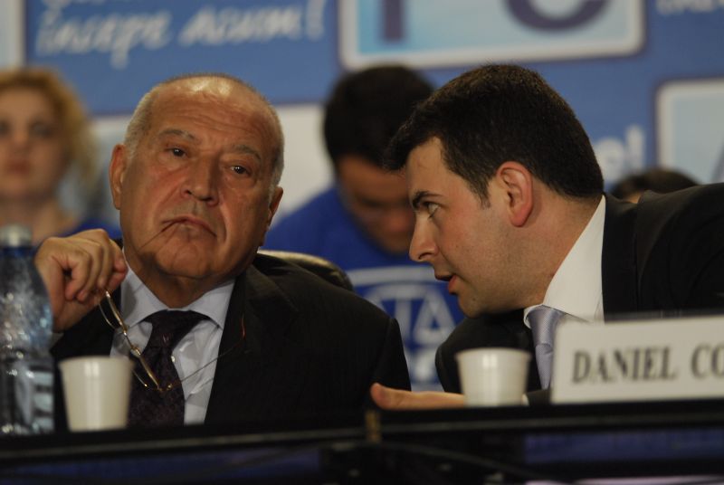 GAURĂ ÎN BUGET. Cât ne-ar costa visul lui Crin