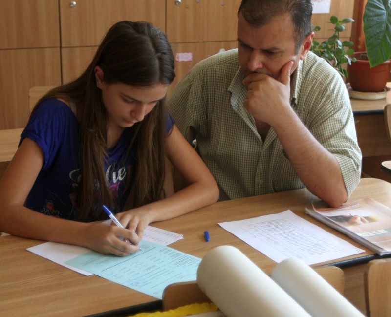 Înscrierea la liceu, examenul birocraţiei. Ce efecte catastrofale poate avea UN COD SCRIS GREŞIT
