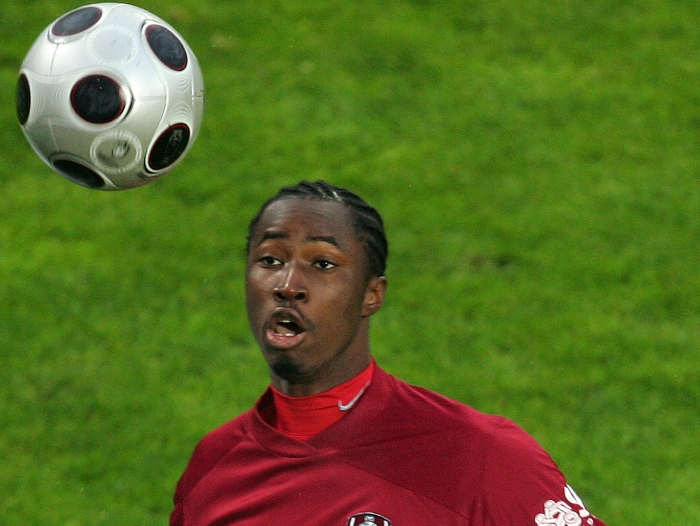 Lacina Traore, coleg cu Eto'o!