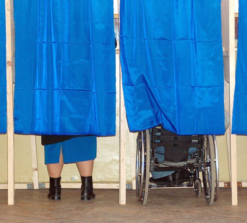 Le Temps: În România, abseinteiştii sunt arbitrii jocului