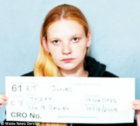 MOTIVUL ŞOCANT care a făcut-o pe o britanică cu 4 copii să inventeze un viol