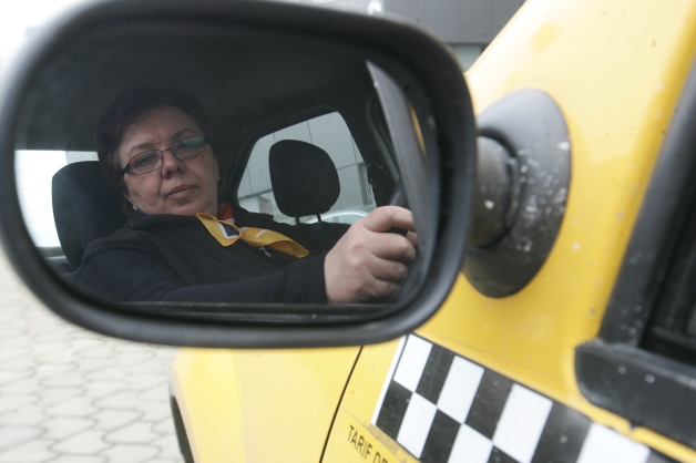 ORAŞELE SĂRACE AU TAXIURILE CELE MAI SCUMPE. Vezi aici topul tarifelor din marile municipii