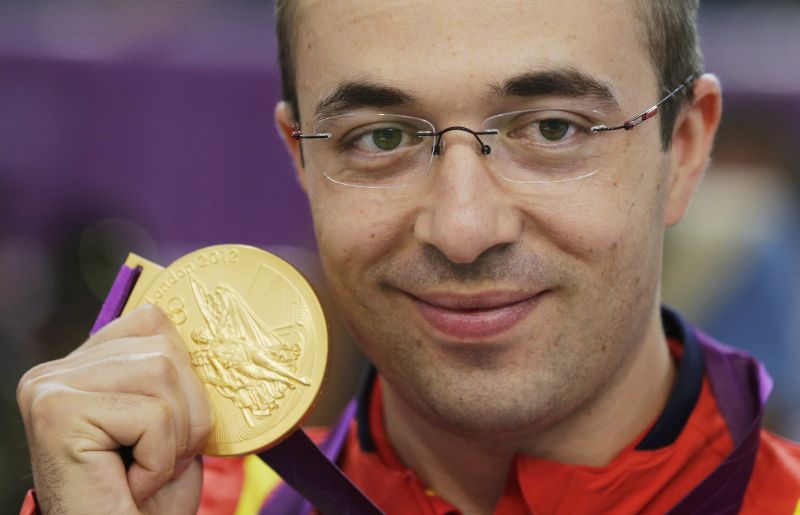 PARADOXAL: Alin Moldoveanu, lunetistul cu dioptrii -1!