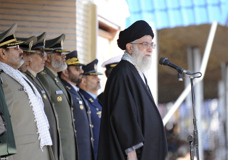 Patru iranieni condamnaţi la moarte în cel mai mare scandal financiar din istoria ţării