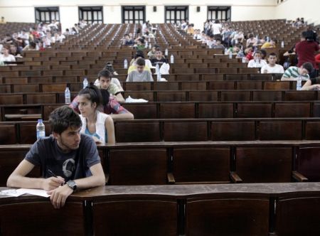 PERLE de la admiterea la Jurnalism. VEZI şi ce poezie în ton cu lucrările a compus un profesor corector