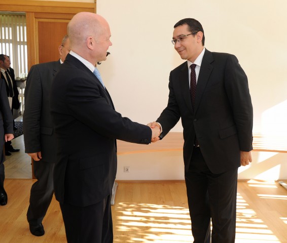 Ponta n-a vrut să spună că ministrul britanic de Externe a venit la Bucureşti să-l urecheze