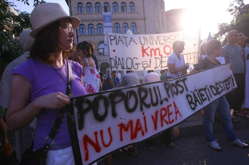 PROTESTE ÎN CAPITALĂ: "PONTA doctor în drept PENAL"