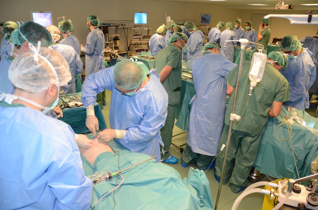 REPORTAJ PE BURTA GOALĂ cu studenţii la MEDICINĂ: "Trăim şi cu un pahar de apă"