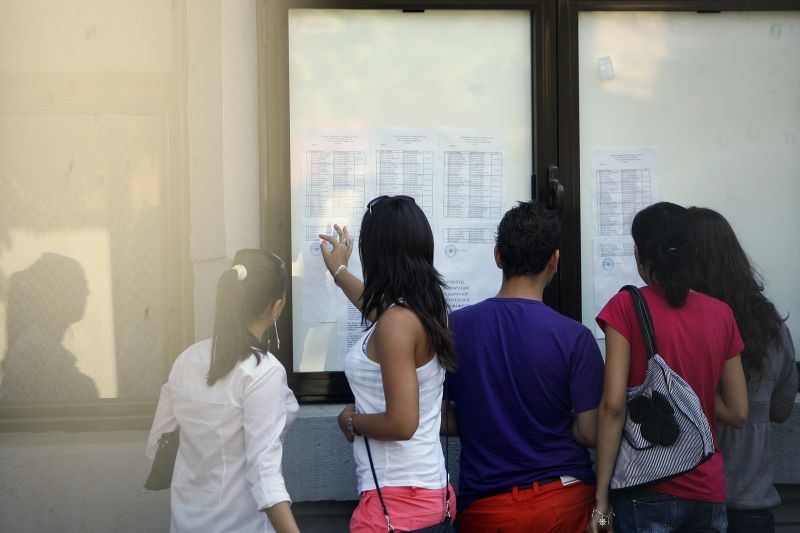 REZULTATE BACALAUREAT 2012. Campionii din Iaşi: 15 note maxime şi rată de promovare mai bună