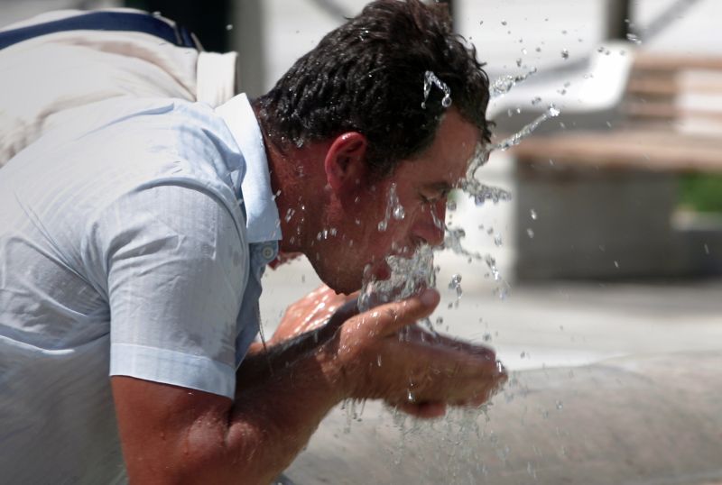 Soarele arde Balcanii. Temperaturi de 42 de grade Celsius