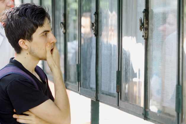 Soarta crudă a absolvenţilor de clasa a VIII-a: Azi BOBOCI la liceu, mâine REPETENŢI la Bac
