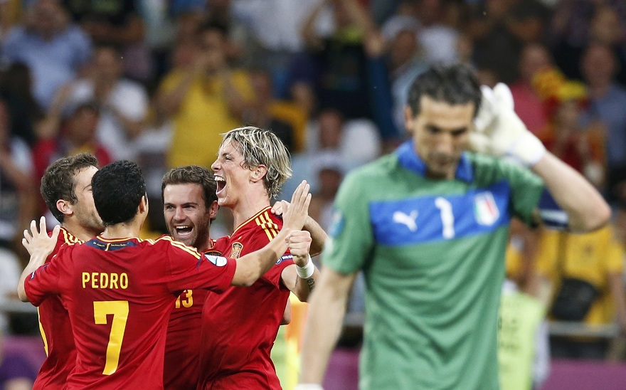 Spania e în extaz: "Gracias, gracias, gracias. Tricampionii!". Italia, în agonie: "Lacrimi amare"