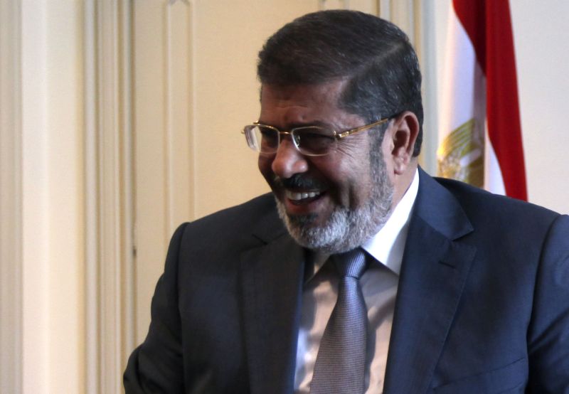 Tensiuni la Cairo: preşedintele sfidează armata, Curtea Constituţională declară Parlamentul dizolvat
