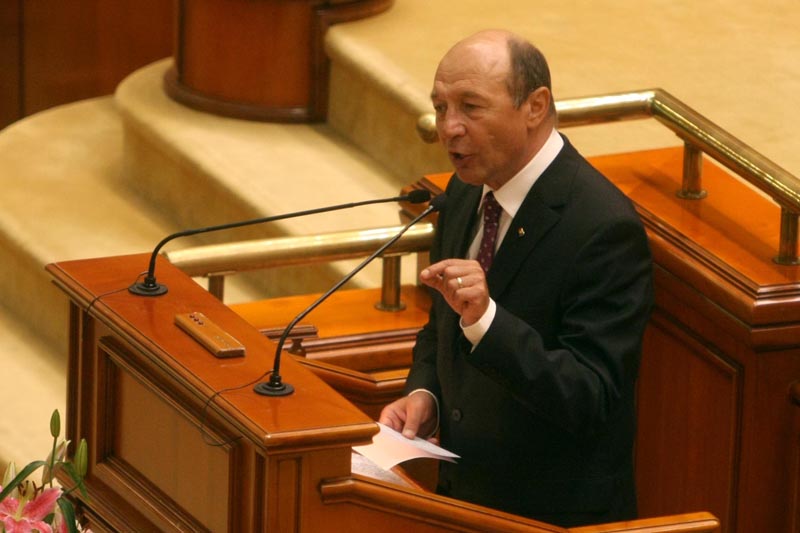Traian Băsescu: "Cu adevărul şi Constituţia mergem la referendum. Victor Ponta minte cu o seninătate incredibilă"