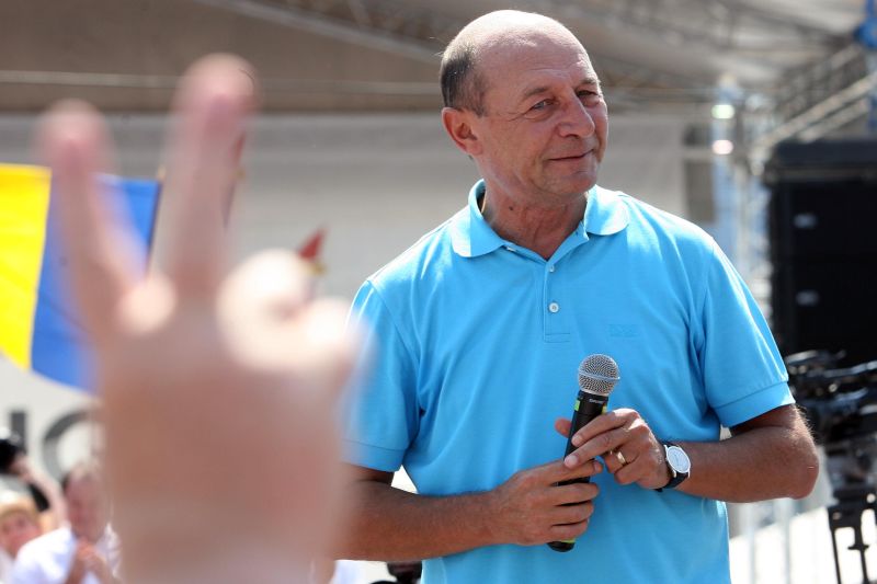 Traian Băsescu, la mitingul de la Iaşi: "Spuneţi Â«NUÂ» iubitorilor de puşcăriabili pe 29!"