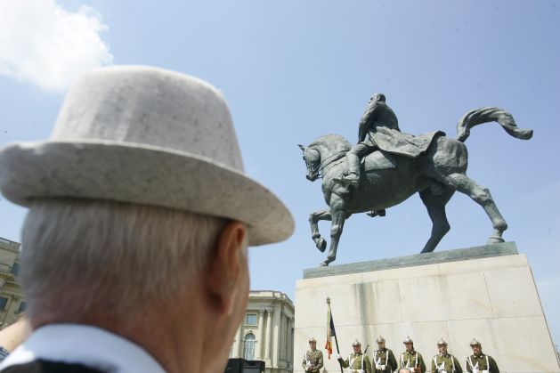 Afacerea "statui de milioane de euro", înlocuită cu afacerea "promovarea Bucureştiului pe bani grei"