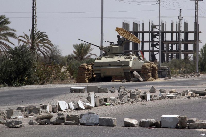 Atac egiptean cu elicoptere asupra unor militanţi islamişti din Peninsula Sinai, soldat cu 20 de morţi