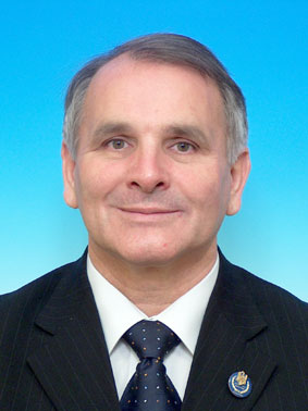 Cine l-a spălat pe Ponta de plagiat. Şeful Consiliului, specialist în agricultură.Printre membrii CNE, foşti politruci PCR