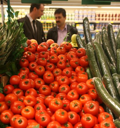 EFECTUL SECETEI: Facem conserve cu roşii bugăreşti şi vinete macedonene