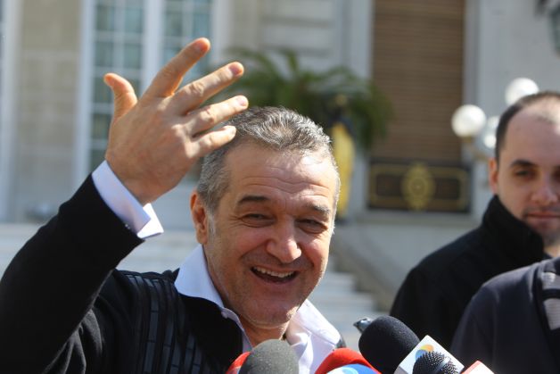 Gigi Becali, ultimatum pentru Cristea: "Ori semnează azi, ori la revedere!"