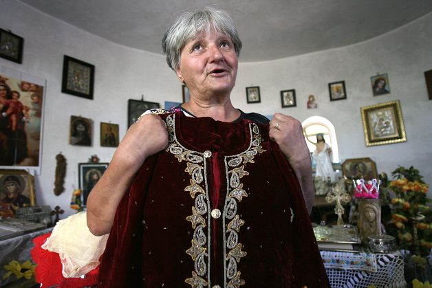 INEDIT: Doi bucureşteni şi-au făcut BISERICĂ privată în Ghencea