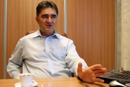 Liberalul Ghişe va depune un proiect de hotărâre prin care Parlamentul să-l declare demis pe Băsescu