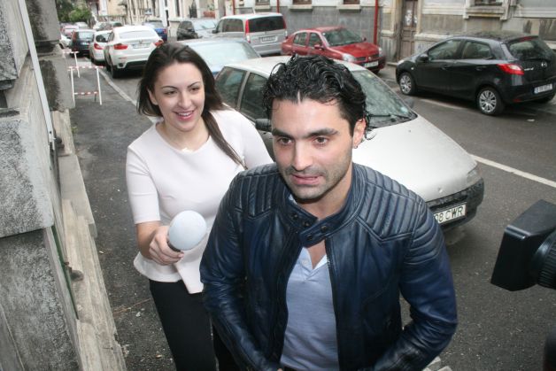 Lipsiţi de experienţă, Pepe şi Raluca se mută la părinţi