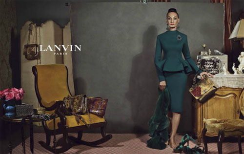 Model în vârstă de 82 de ani în noua campanie Lanvin