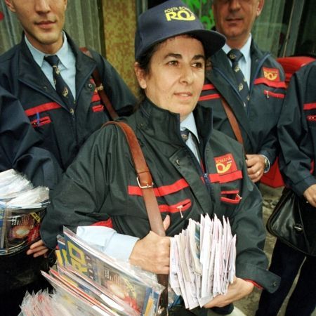 Protest la Braşov. Angajaţii Poştei se tem de concedieri şi reduceri de salarii