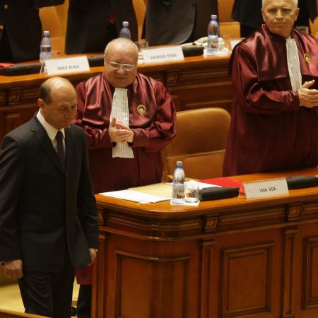 REFERENDUMUL A FOST INVALIDAT! Traian Băsescu revine la Cotroceni