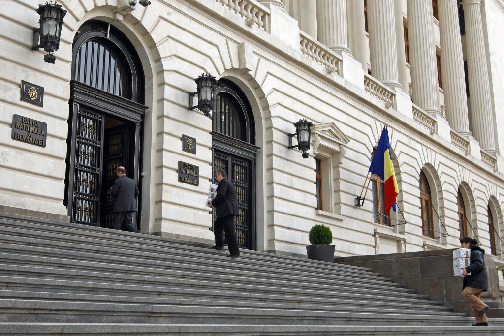 Restanţele la credite urcă pe noi culmi