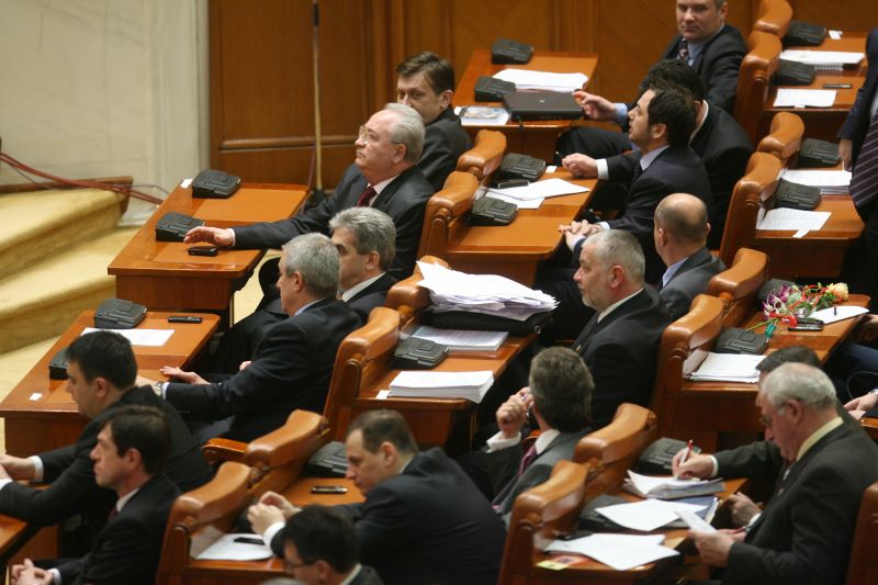 Tăriceanu: USL ar trebui să prezinte proiecte de revizuire a Constituţiei