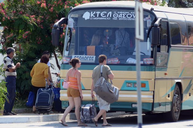 Ţeapă: A plătit avionul, a mers cu autocarul