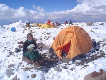 Turist de 70 de ani, blocat 6 zile într-un gheţar din Alpi