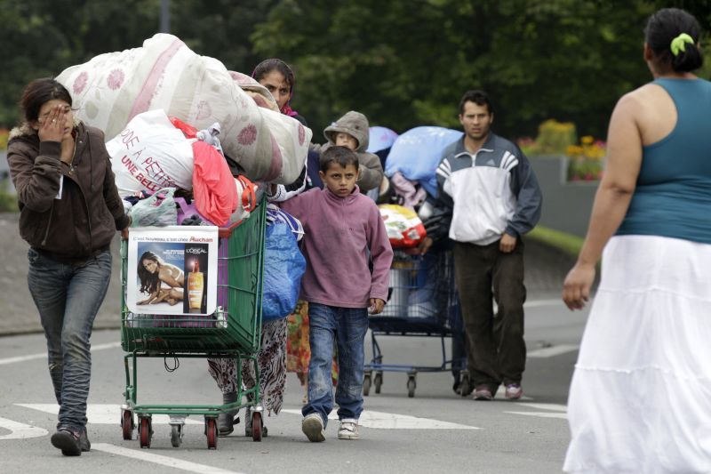 Un nou val de evacuări şi repatrieri ale romilor din Franţa