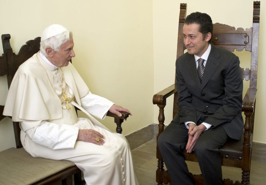 Vaticanul respinge ambasadorul propus de Bulgaria, din cauza unor scene homosexuale din romanul lui