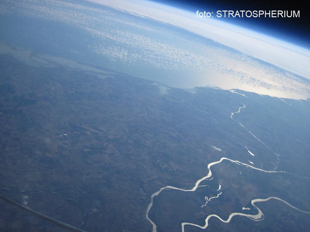 Vezi imagini realizate de români aproape de spaţiul cosmic GALERIE FOTO / VIDEO
