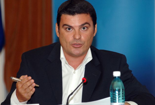 Antena 3 pune tunurile pe Ponta. Ameninţările lui Radu Tudor la adresa premierului