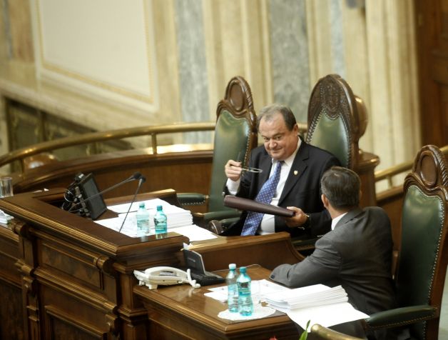 Blaga sau Antonescu? Curtea Constituţională se gândeşte până mâine