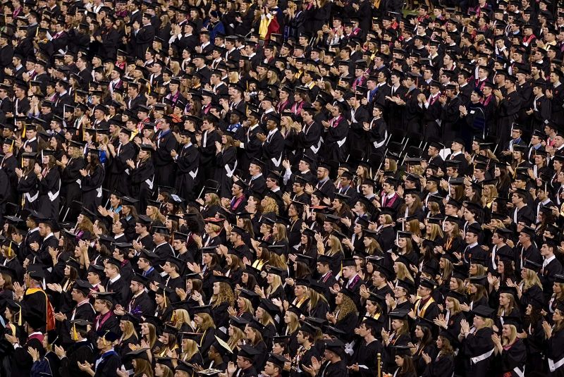 Comisia Europeană avertizează: "România, săracă în absolvenţi de facultate!"