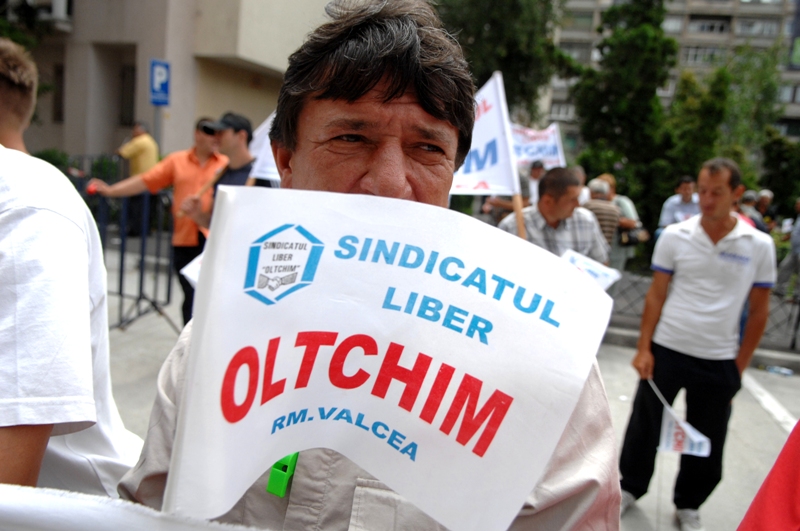 Culmea ridicolului. Fostul director general de la Oltchim va primi ajutor social de la Guvern