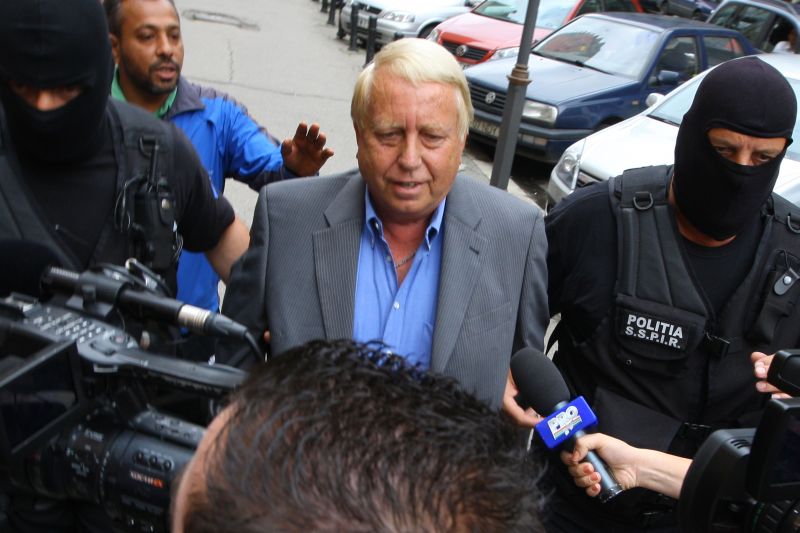 Decizii definitive în dosarul "Sex cu băieţei". Pedepse mai mici pentru clienţi şi proxeneţi