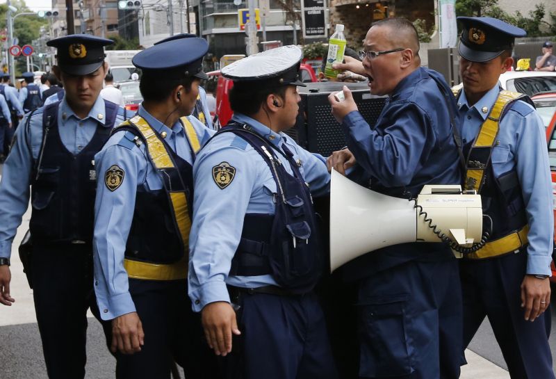 Disputa teritorială dintre China şi Japonia: ambasada chineză din Tokyo a primit un glonţ în plic