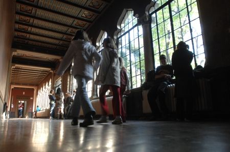 Echipă de criminalişti, la Şcoala Centrală! Un elev a aruncat ŞAPTE CARTUŞE în curte