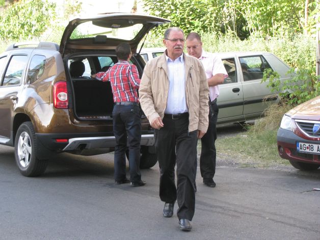 EXCLUSIV. LEŞINAŢII DNA."Baronul Roşu" de Argeş a luat şpagă în numele fiului!
