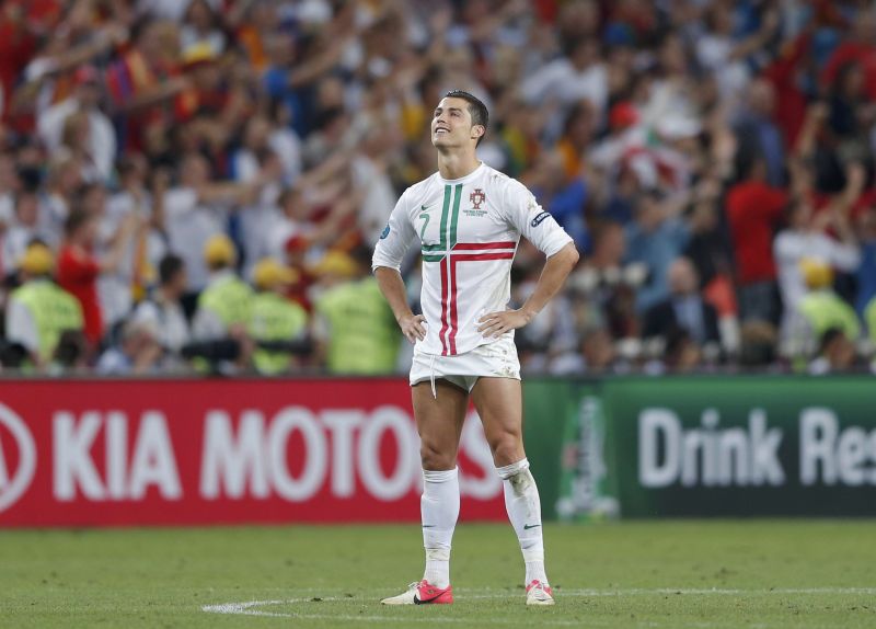Fotbalistul Cristiano Ronaldo este ajutat de iluzii optice!