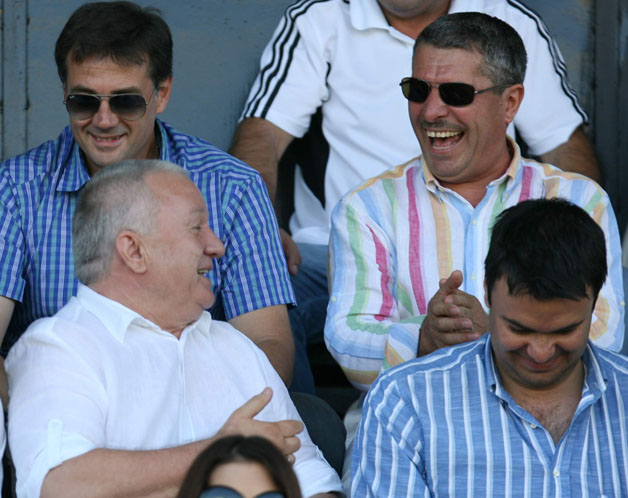 FURT ca în codru la Vaslui: Porumboiu câştigă cu ajutorul arbitrului! Şumudică, penibil în faţa patronului