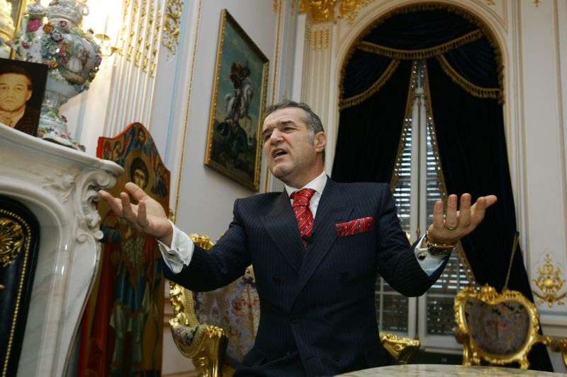 Gigi Becali: "În galeria Stelei sunt mai mulţi ţigani decât în Giuleşti"