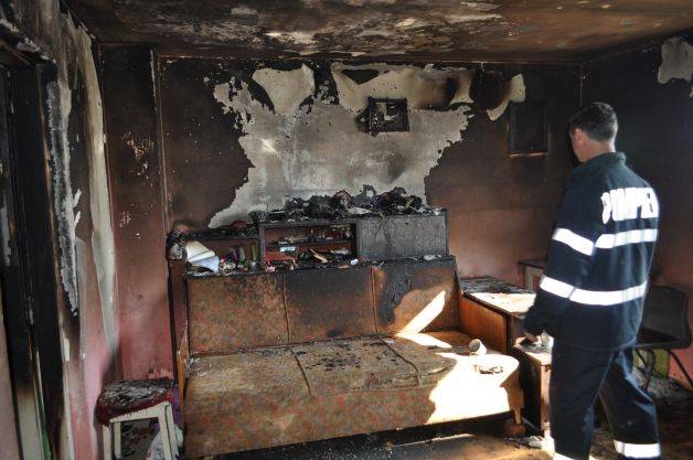 Incendiatoarea din Dorohoi, după gratii!