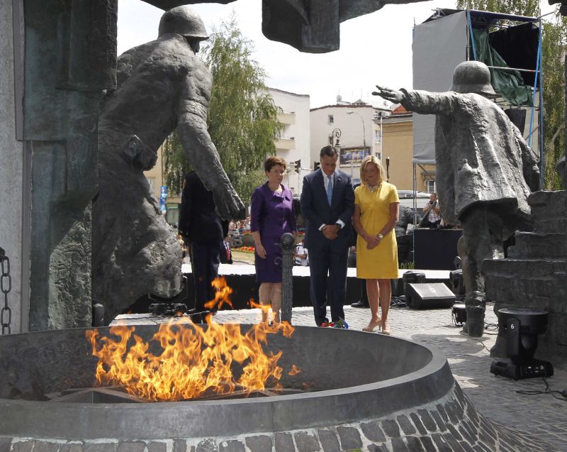 "Kiss my ass" - mesajul consilierului de presă al lui Mitt Romney către jurnaliştii americani